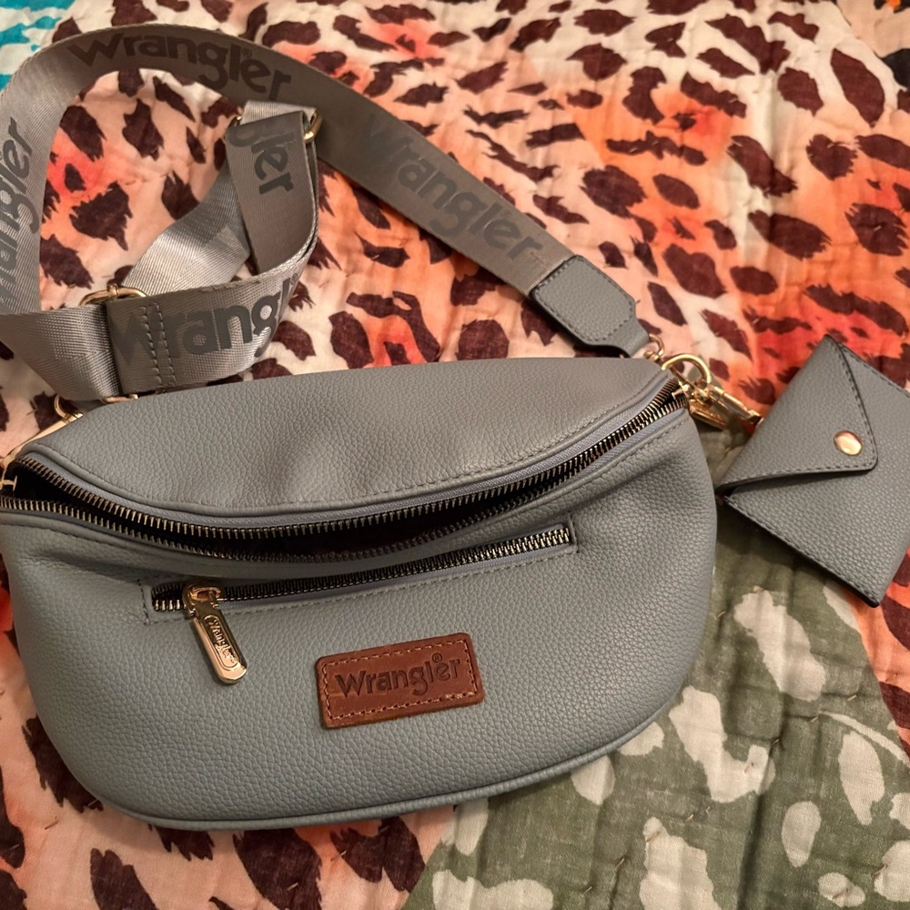 ✨HP✨ Wrangler Belt Bag - Picture 2 of 4